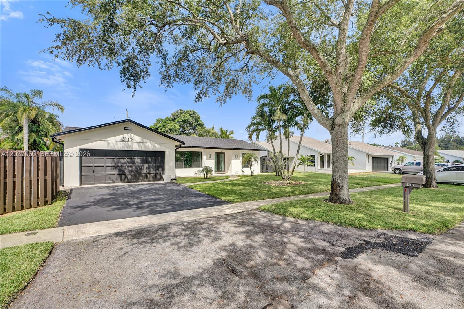 5112 Sw 87th Avenue Property Photo 5
