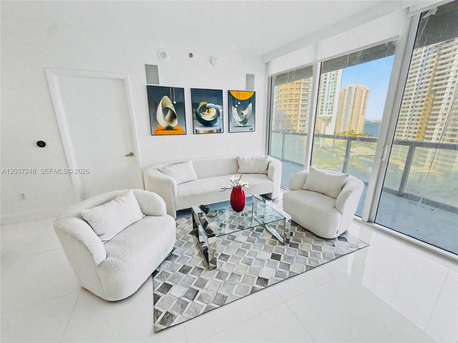 465 Brickell Avenue 1605 Property Photo 2