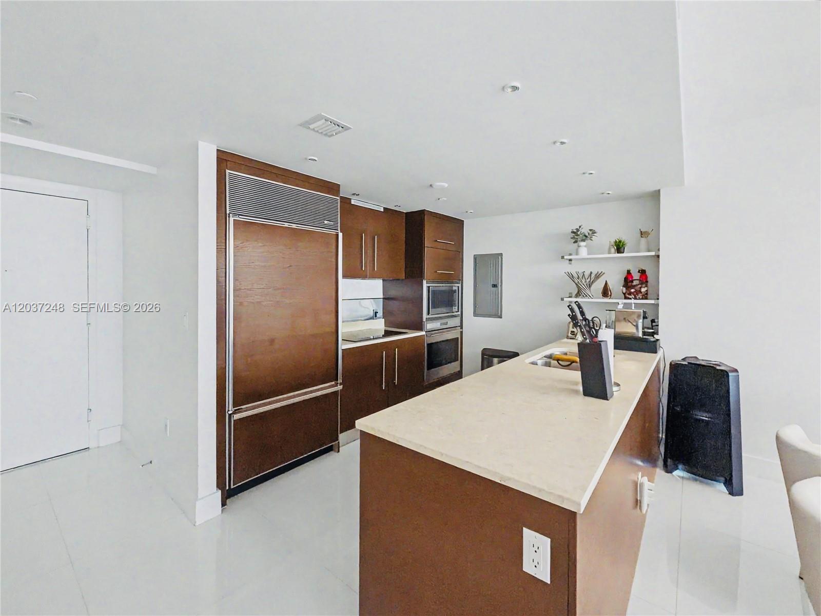 465 Brickell Avenue 1605 Property Photo 4