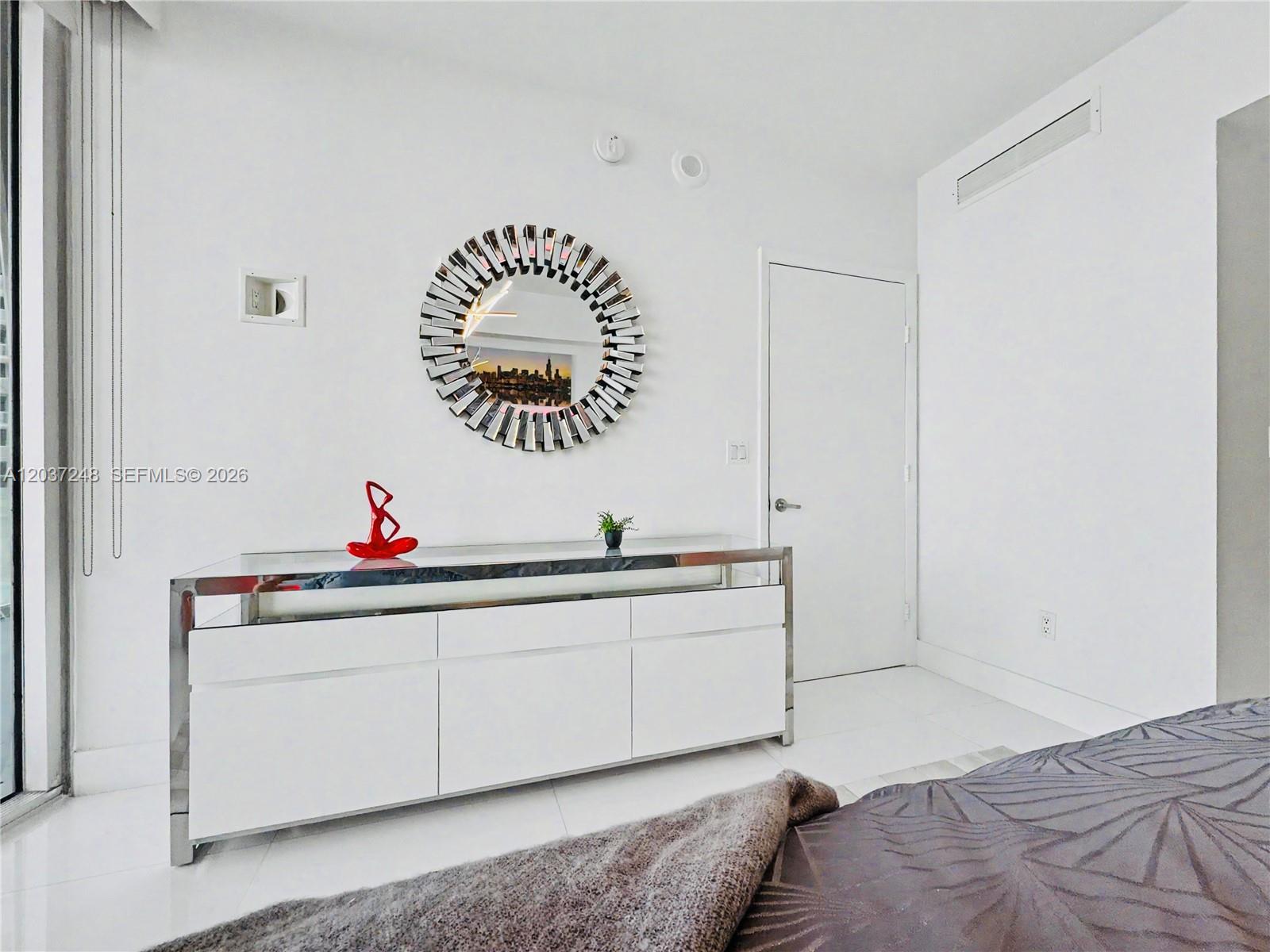 465 Brickell Avenue 1605 Property Photo 12