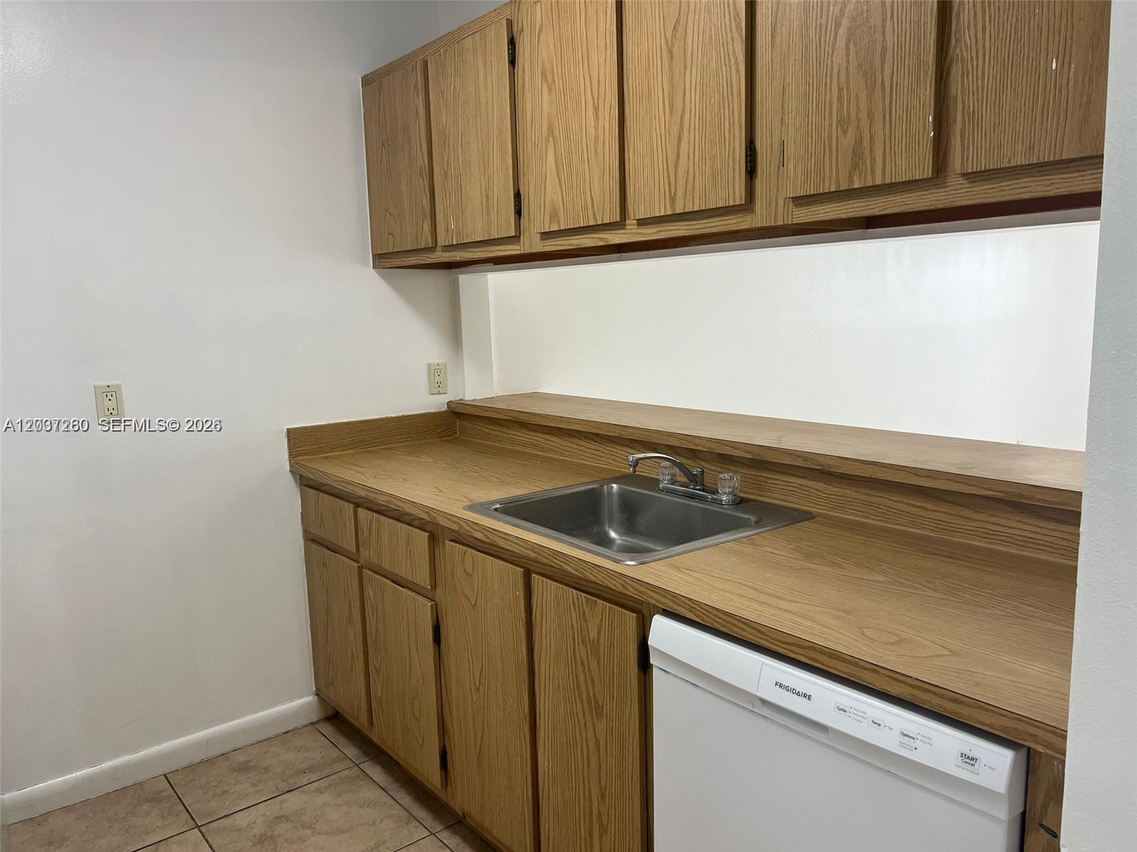 8610 N Sherman Circle 504 Property Photo 4