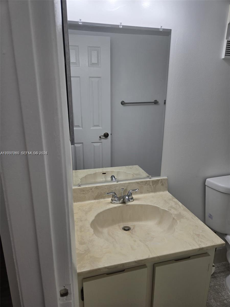 8610 N Sherman Circle 504 Property Photo 10
