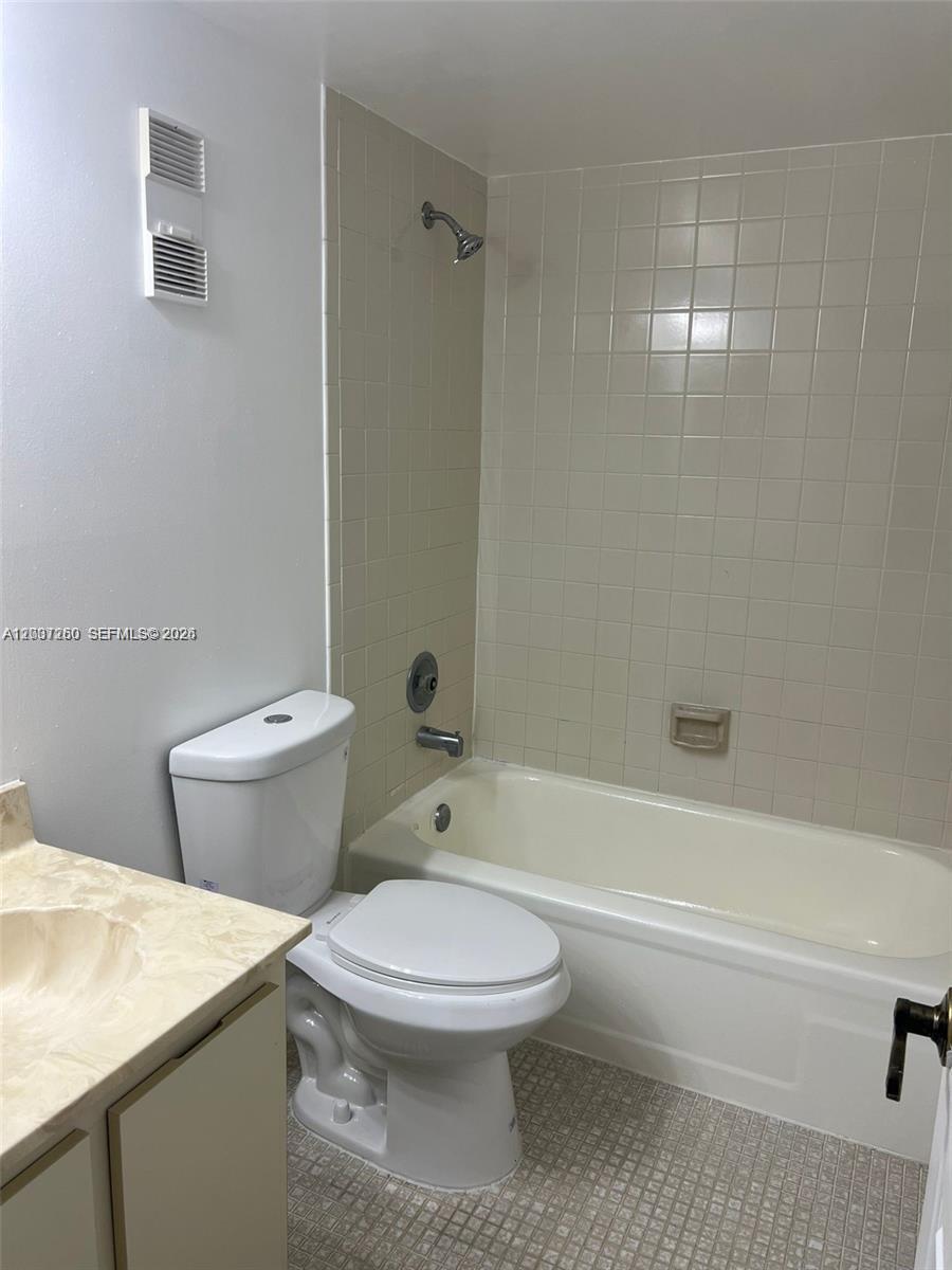8610 N Sherman Circle 504 Property Photo 11