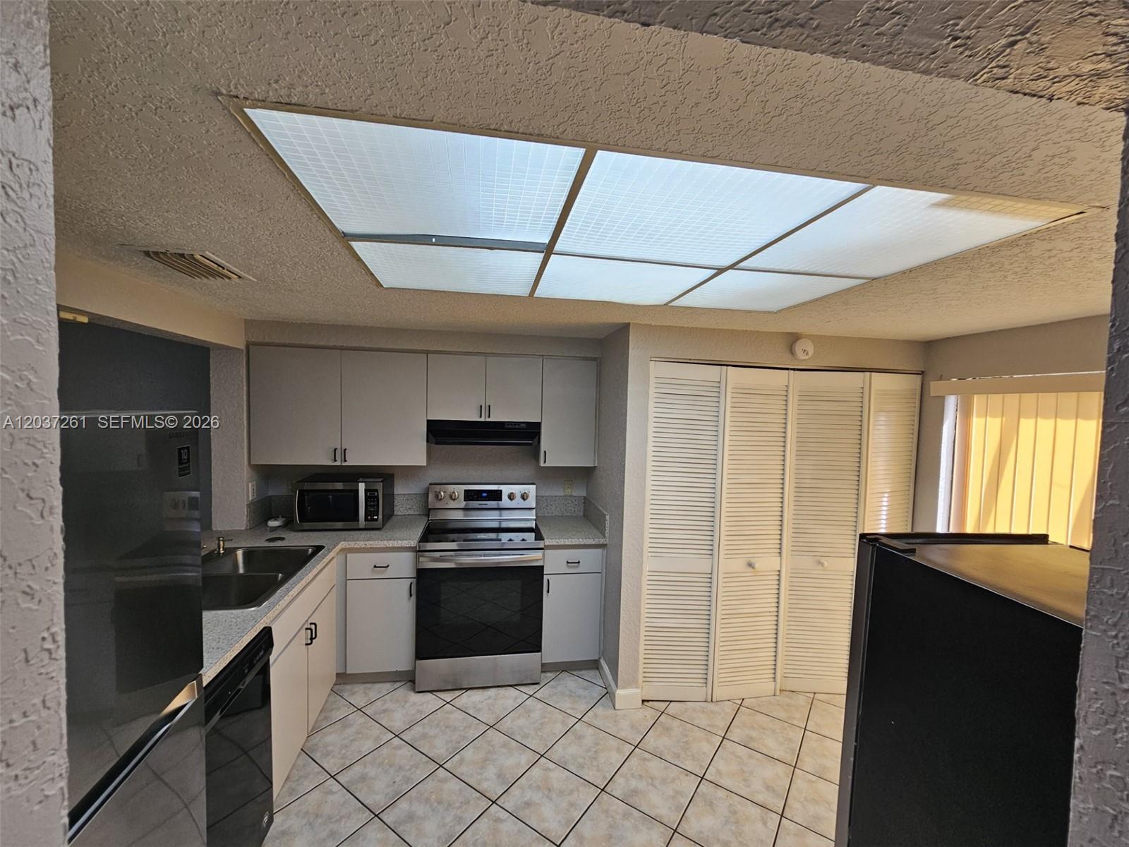 8837 Nw 48th Street . Property Photo 4