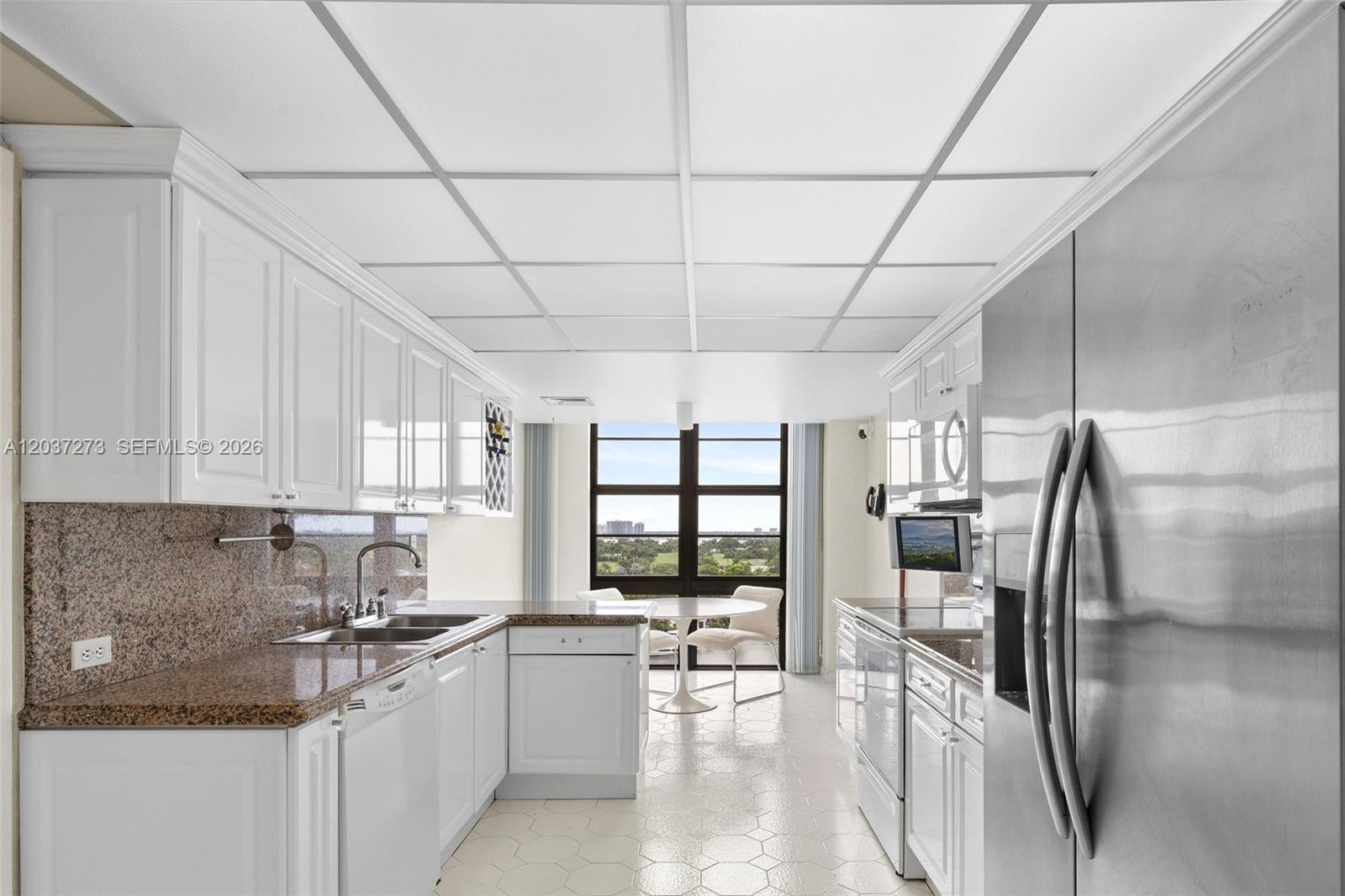 5500 Collins Avenue 1401 Property Photo 8