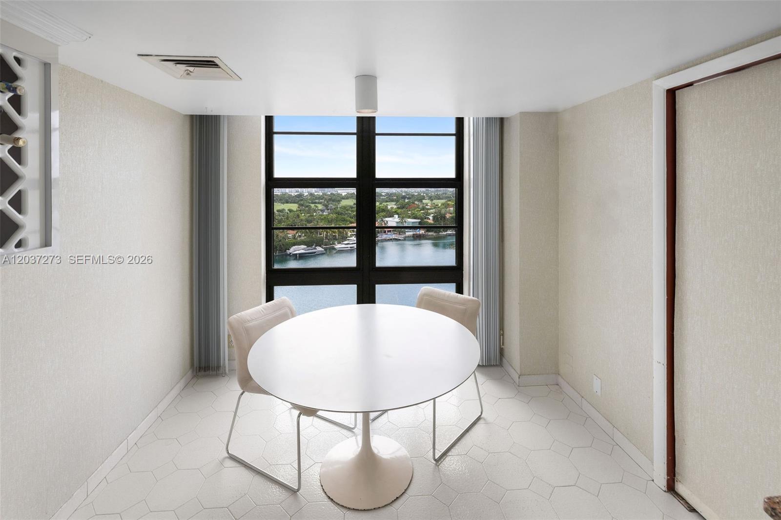 5500 Collins Avenue 1401 Property Photo 10