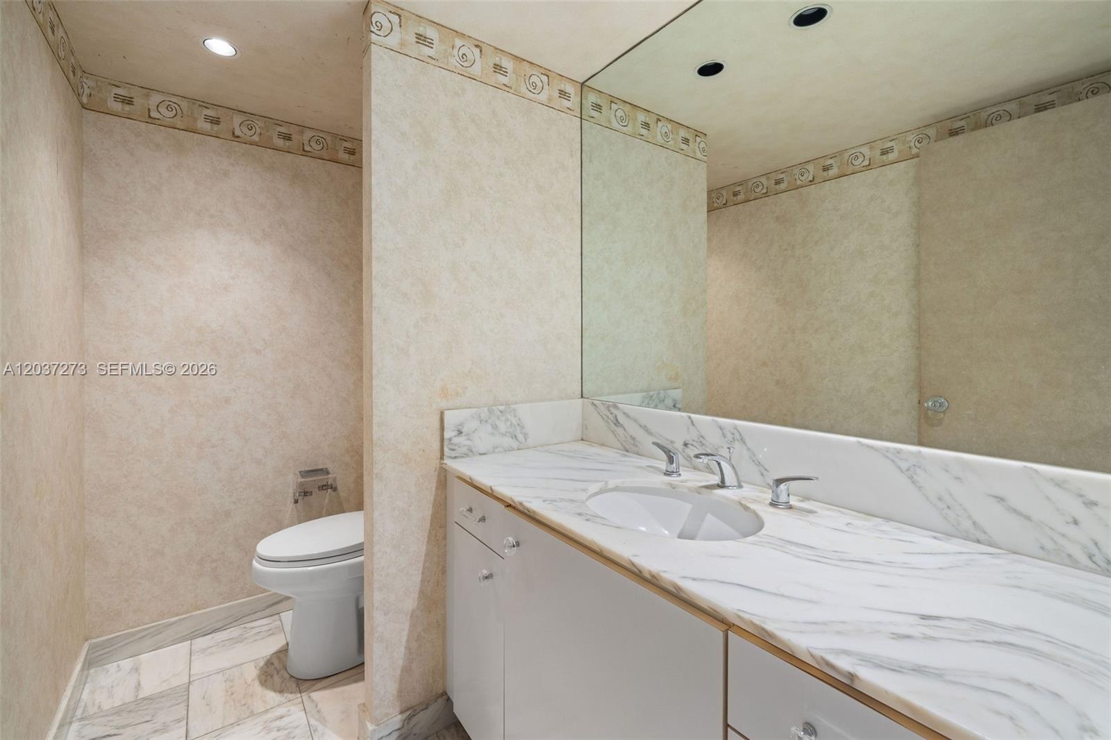 5500 Collins Avenue 1401 Property Photo 13