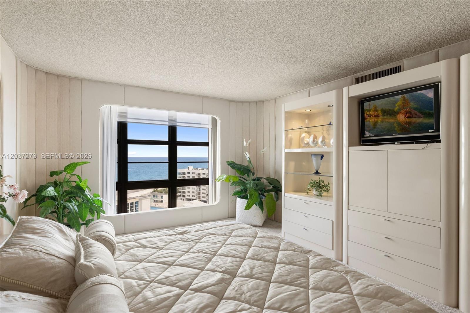 5500 Collins Avenue 1401 Property Photo 15