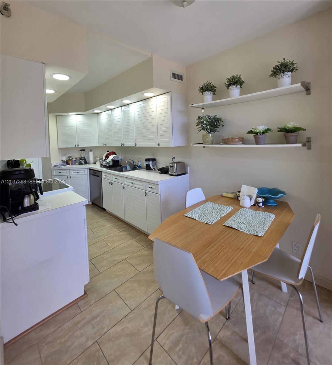 A12037368 Property Photo 9