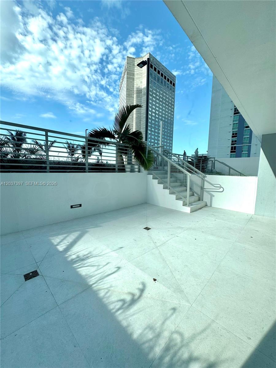 325 S Biscayne Boulevard 1116 Property Photo 6