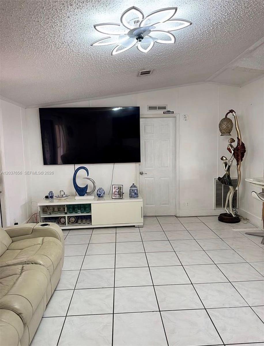 1133 Sw 130th Avenue Property Photo 4