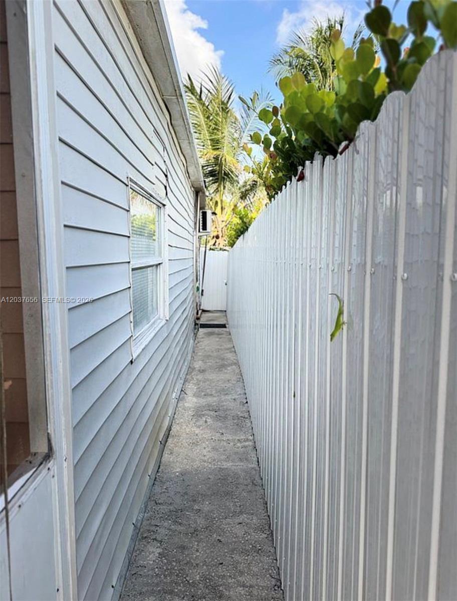 1133 Sw 130th Avenue Property Photo 17