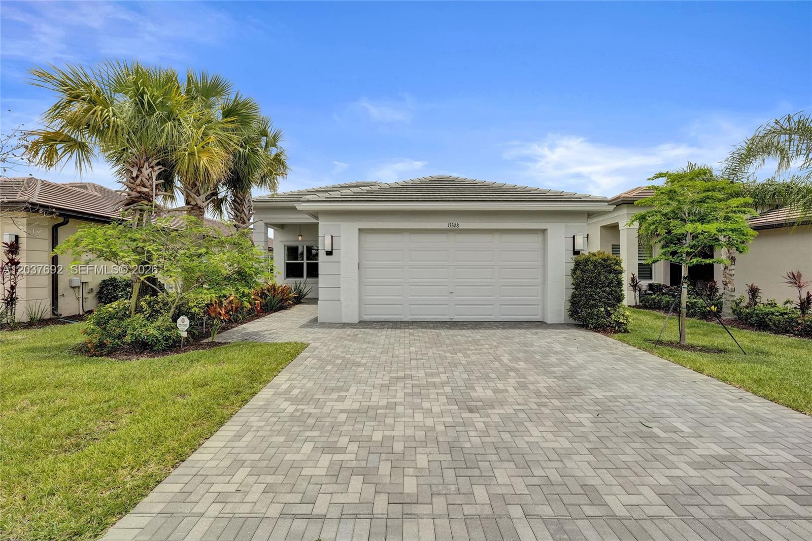 13328 SW River Rock Road 13328 Property Photo 1
