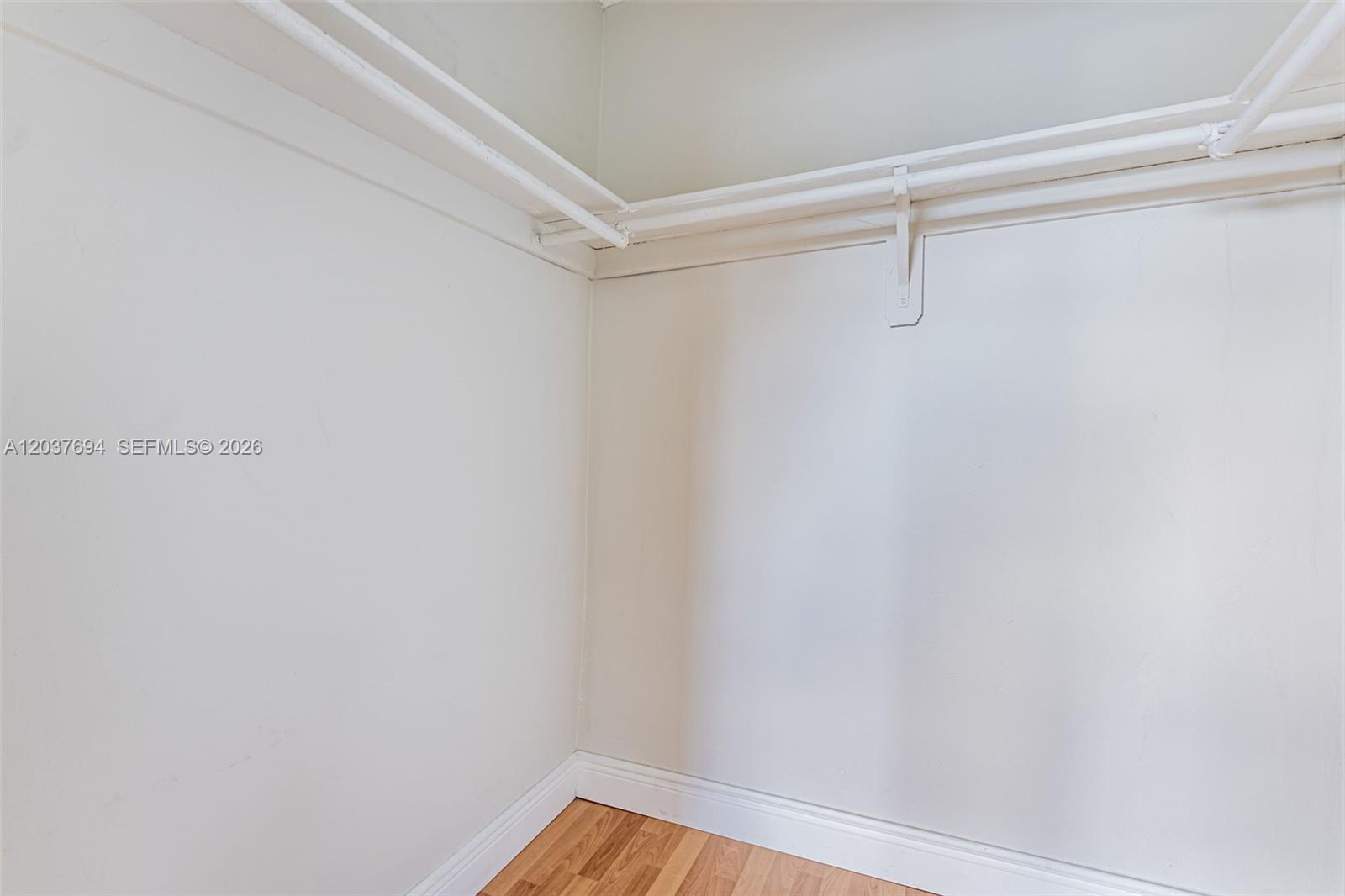 1100 W 35th Street 23 Property Photo 17