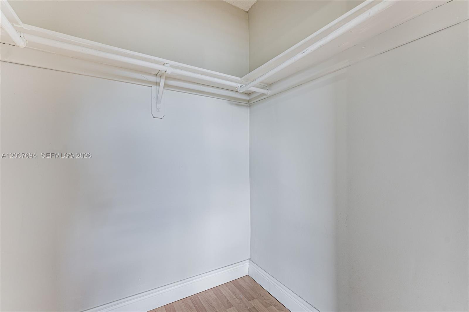 1100 W 35th Street 23 Property Photo 18