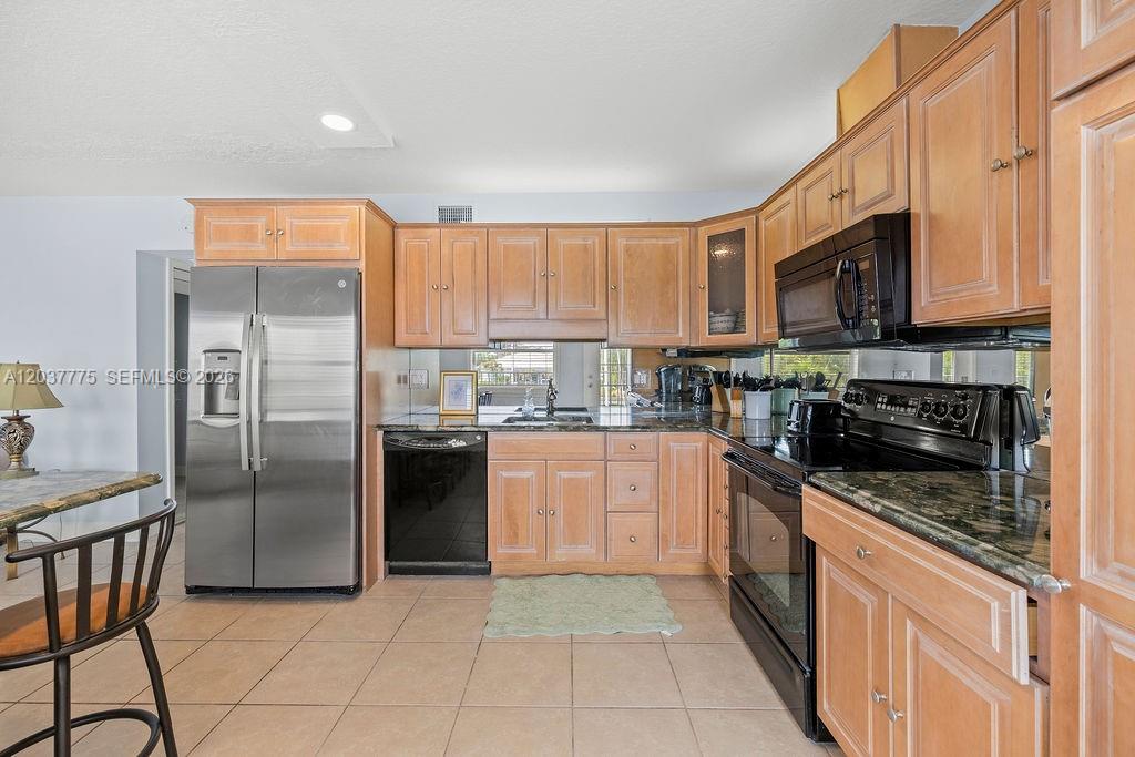 23 Royal Palm Point B Property Photo 15