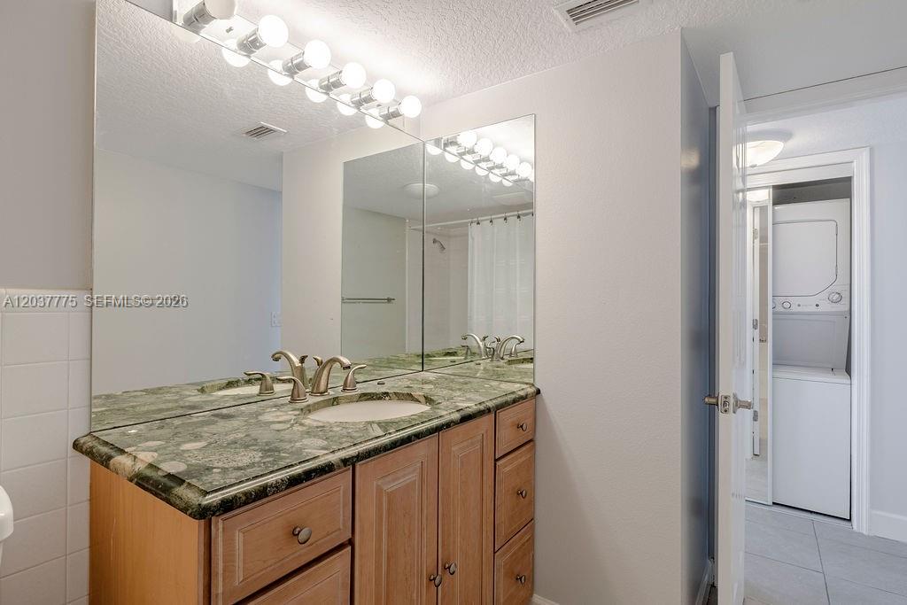 23 Royal Palm Point B Property Photo 21