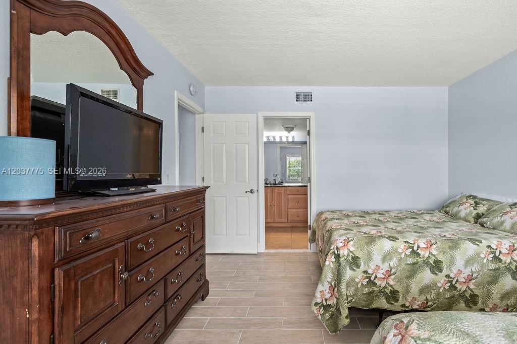 23 Royal Palm Point B Property Photo 27