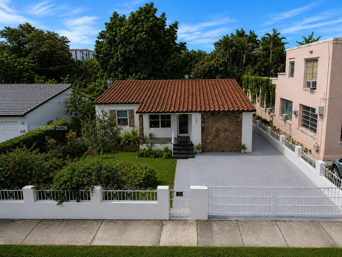 4240 Sw 14th Street Property Photo 1