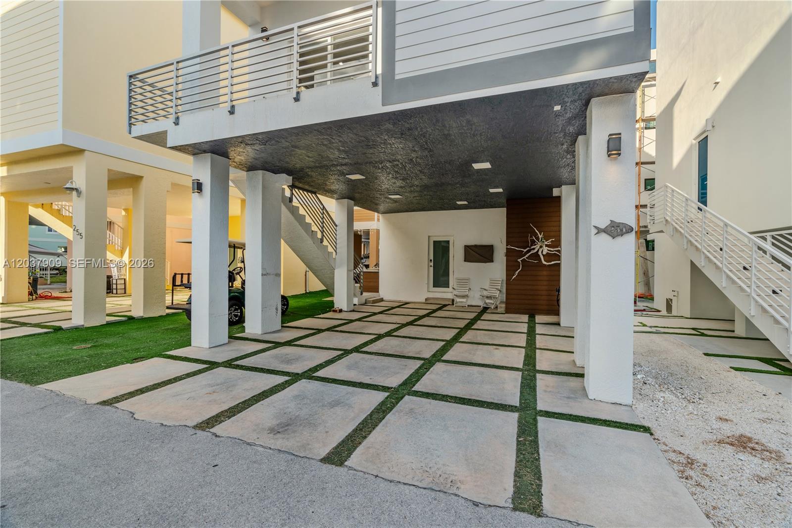 94825 Overseas 254 Property Photo 31