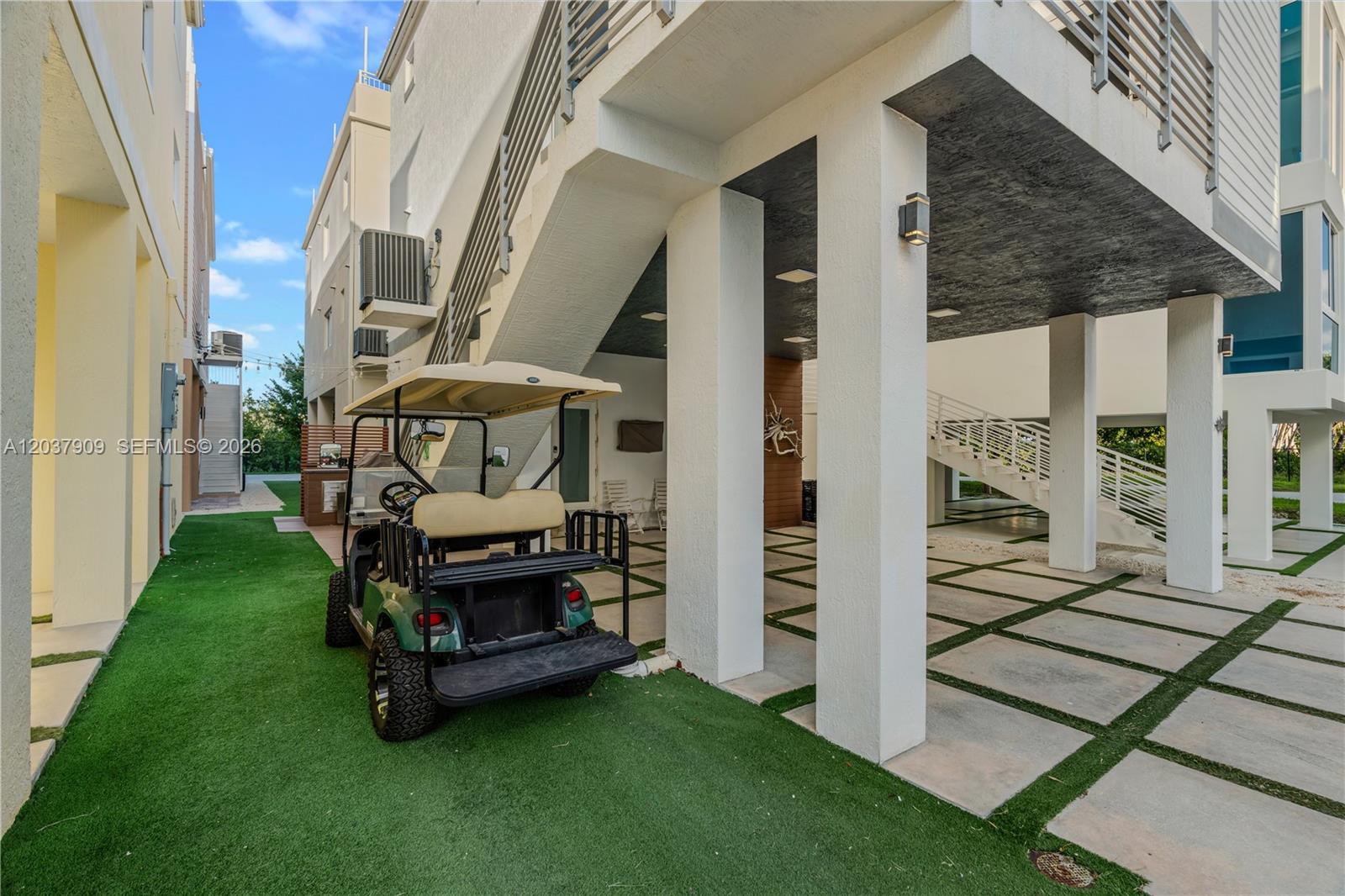 94825 Overseas 254 Property Photo 32