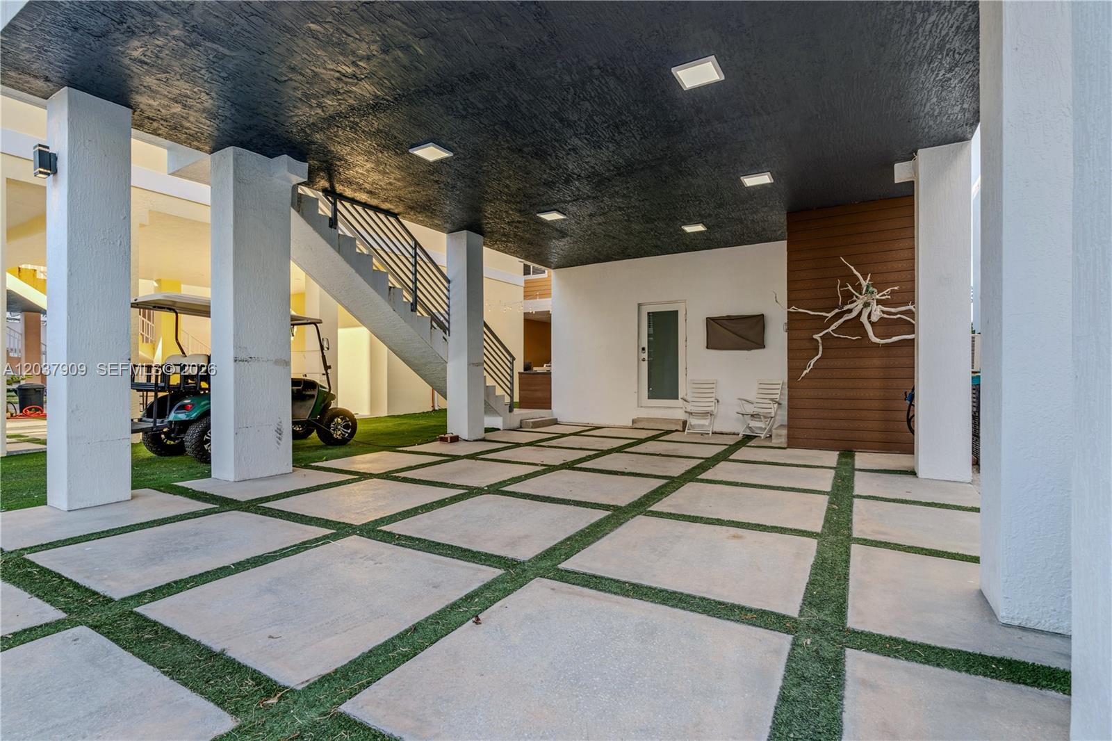 94825 Overseas 254 Property Photo 35