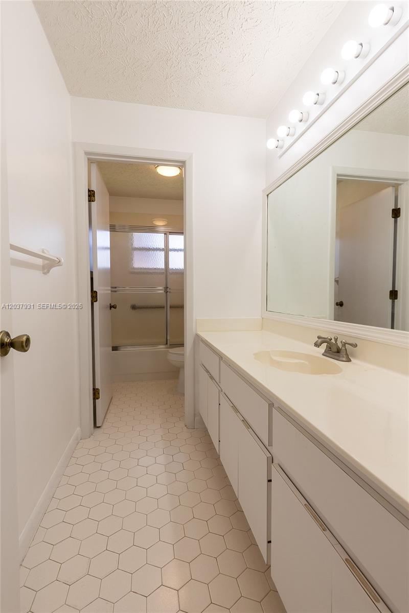 3118 Tanglewylde Avenue Property Photo 58