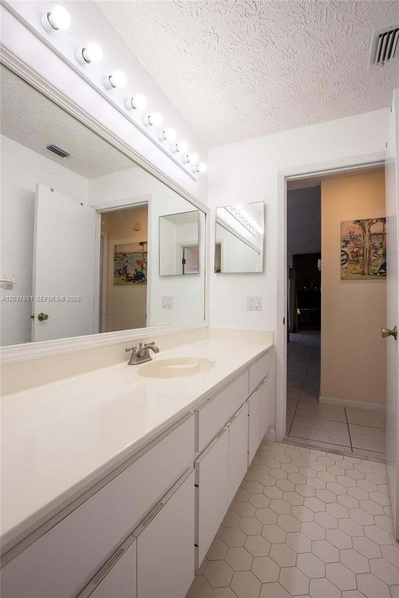 3118 Tanglewylde Avenue Property Photo 60