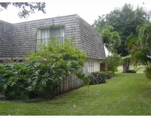 2060 Sw 90th Avenue A-18 Property Photo 1