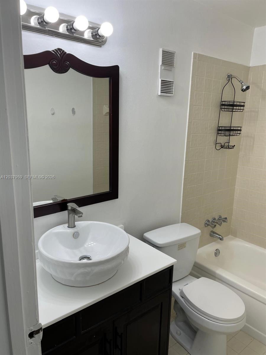 2060 Sw 90th Avenue A-18 Property Photo 4