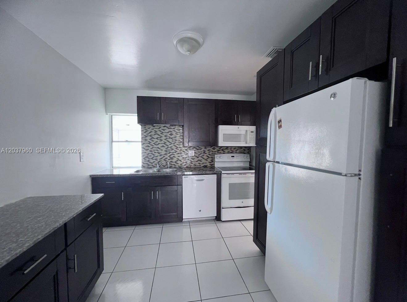 2430 Sw 81st Avenue 408 Property Photo 6