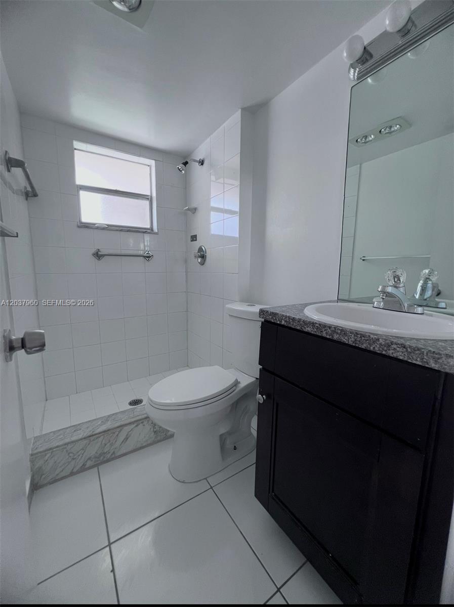 2430 Sw 81st Avenue 408 Property Photo 8