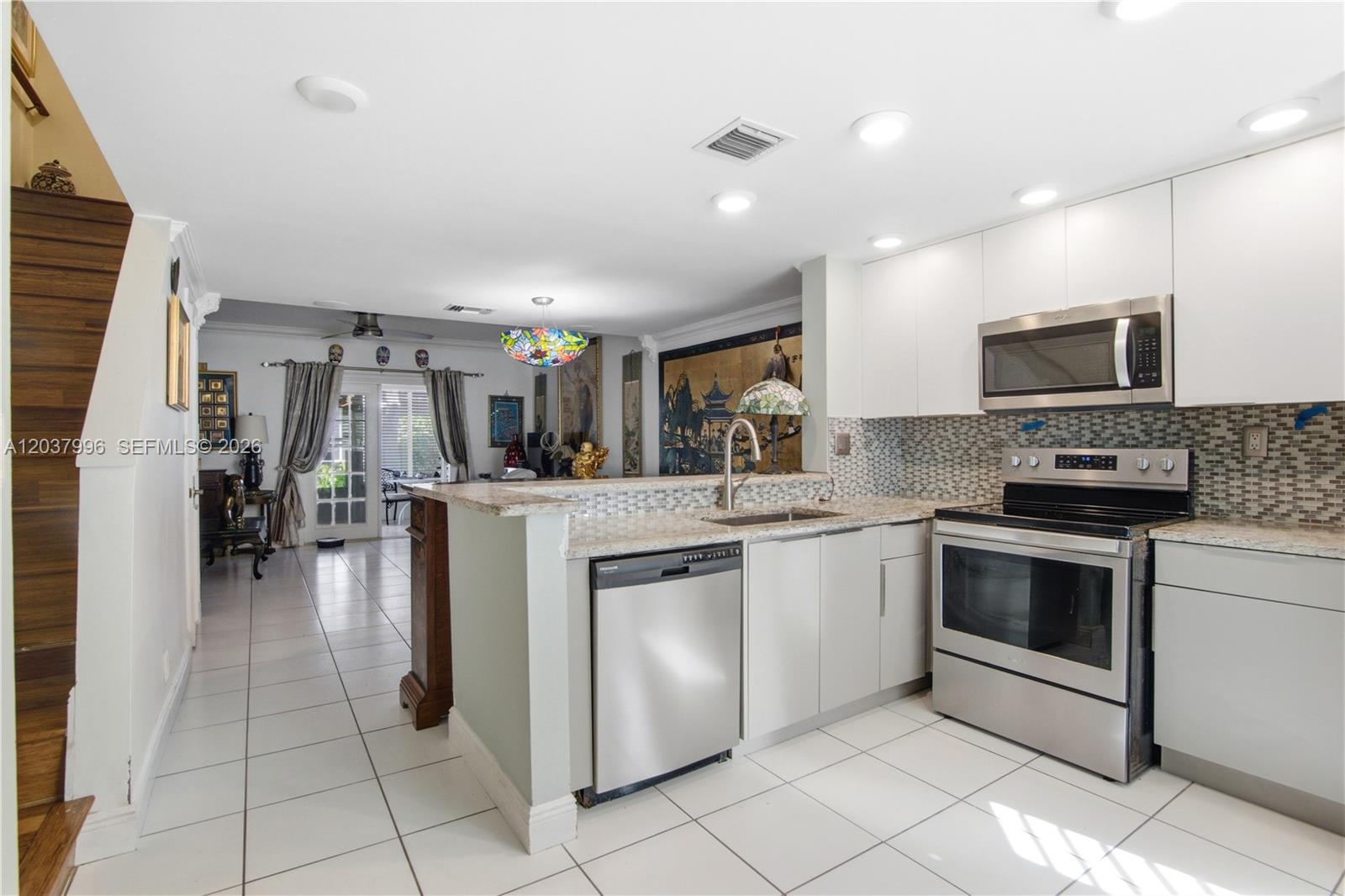 A12037996 Property Photo 6