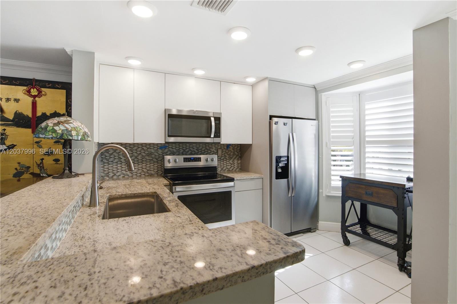 A12037996 Property Photo 9