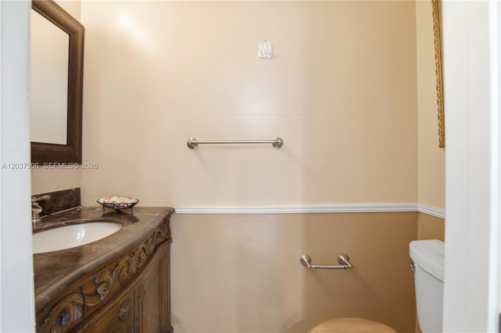 A12037996 Property Photo 11