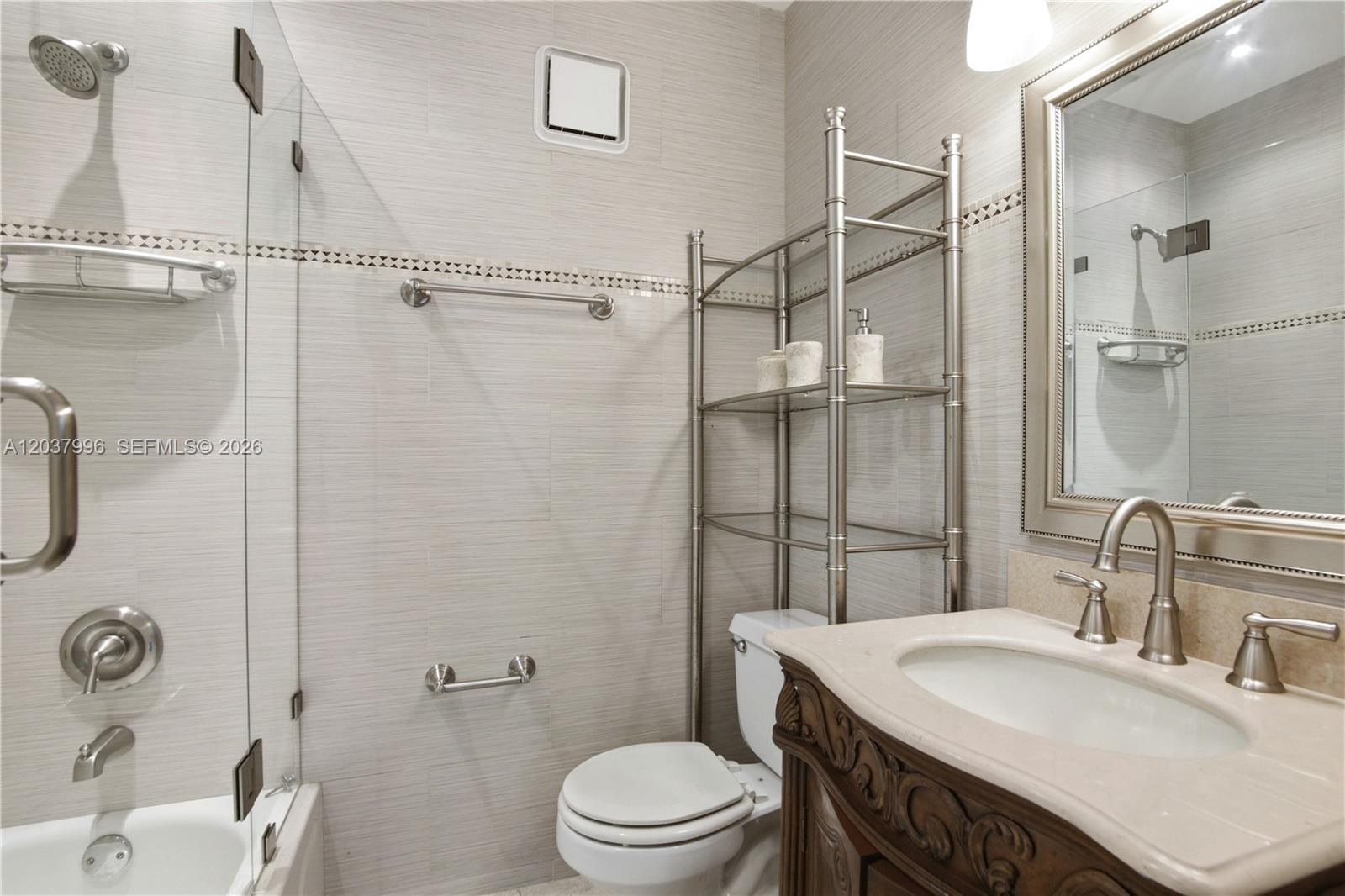 A12037996 Property Photo 31