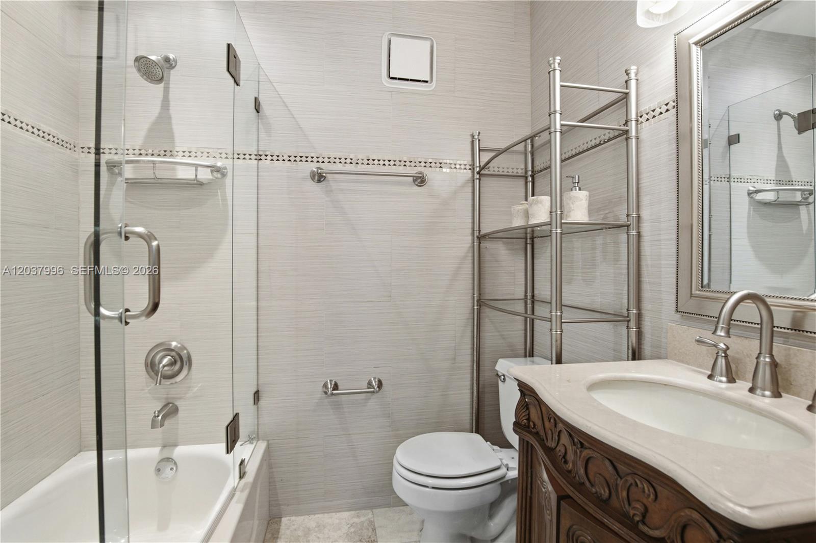 A12037996 Property Photo 32
