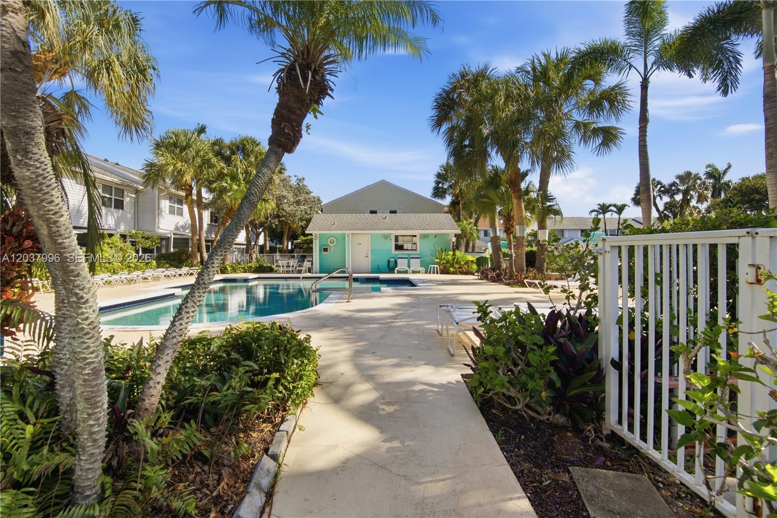 A12037996 Property Photo 38