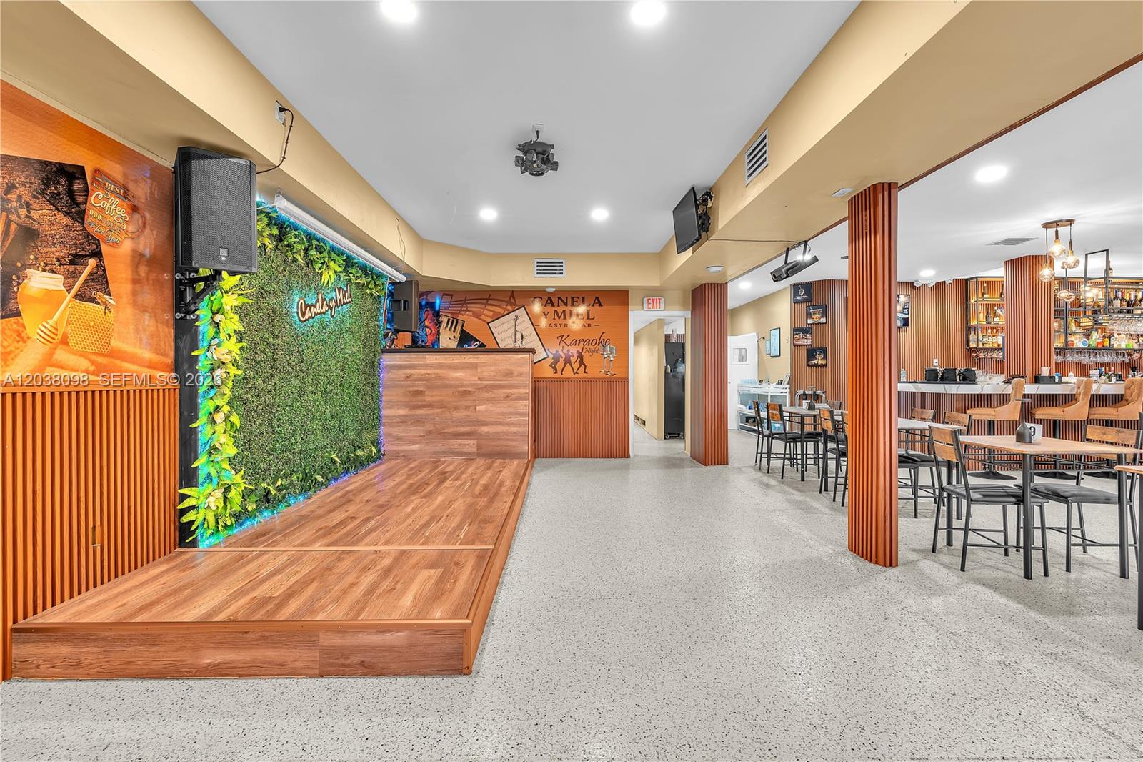 365 N Royal Poinciana Boulevard Property Photo 7