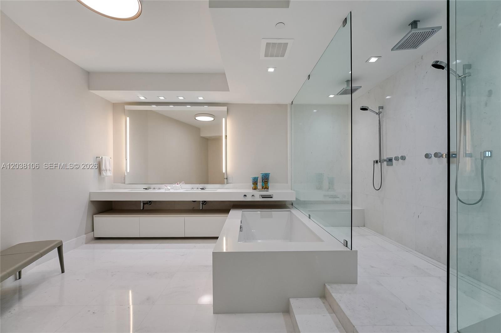 18555 Collins Avenue 3301 Property Photo 11