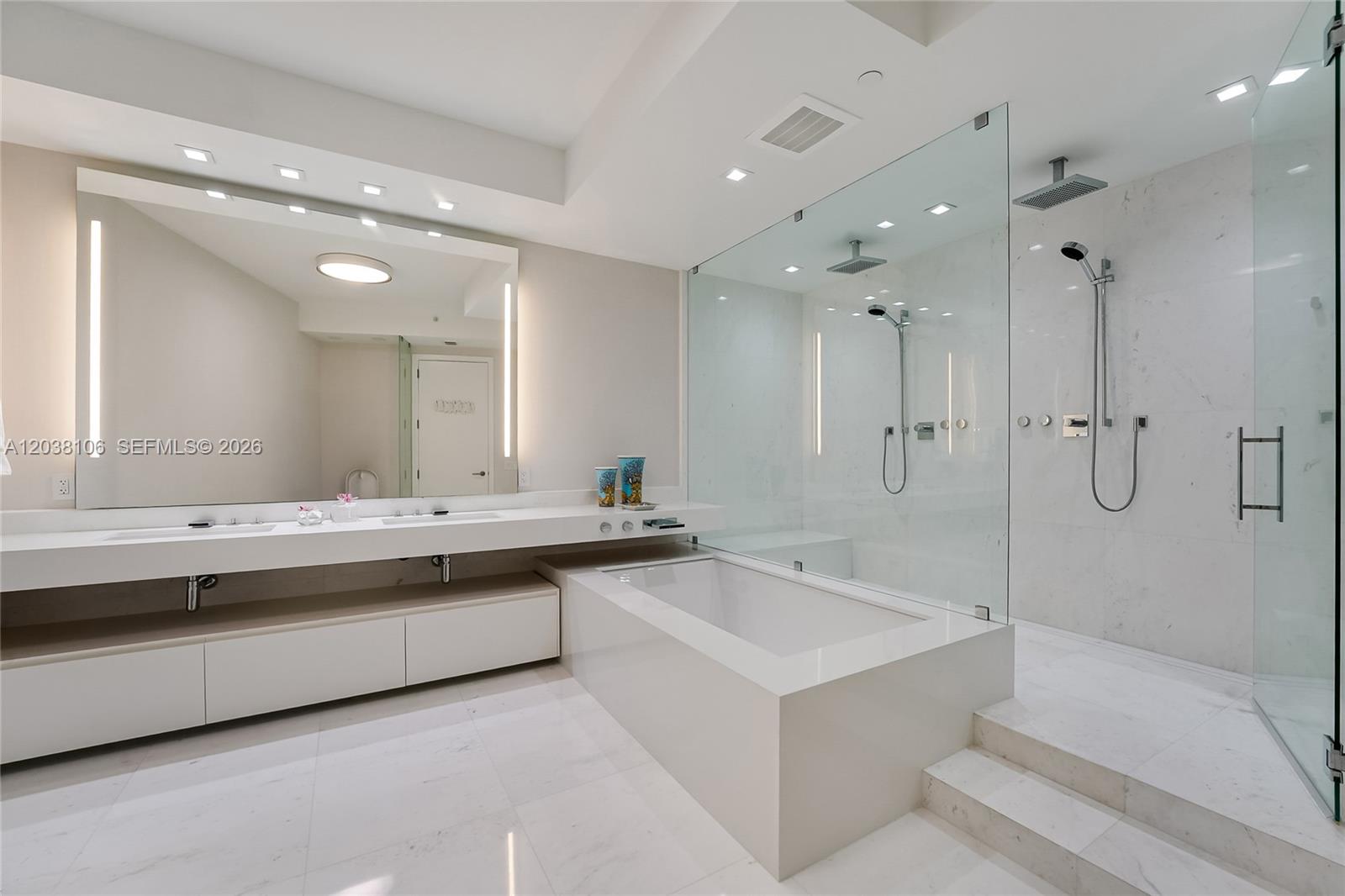 18555 Collins Avenue 3301 Property Photo 12