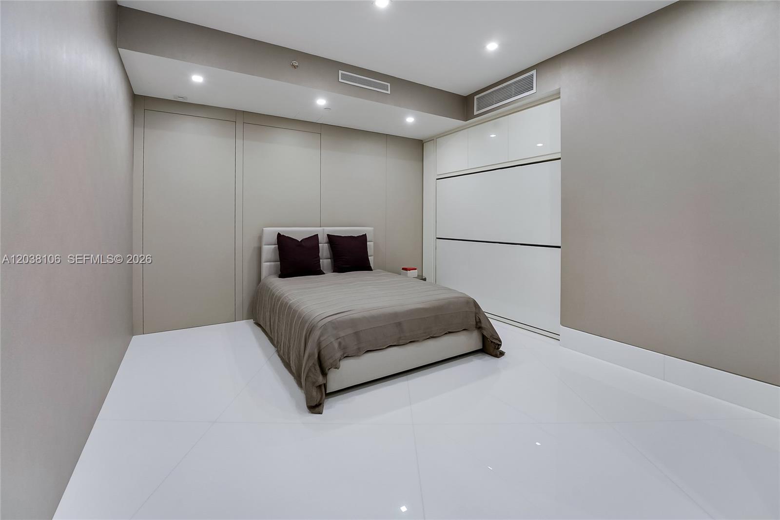 18555 Collins Avenue 3301 Property Photo 16