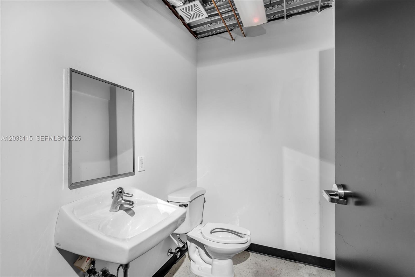 721 Collins Avenue Property Photo 19