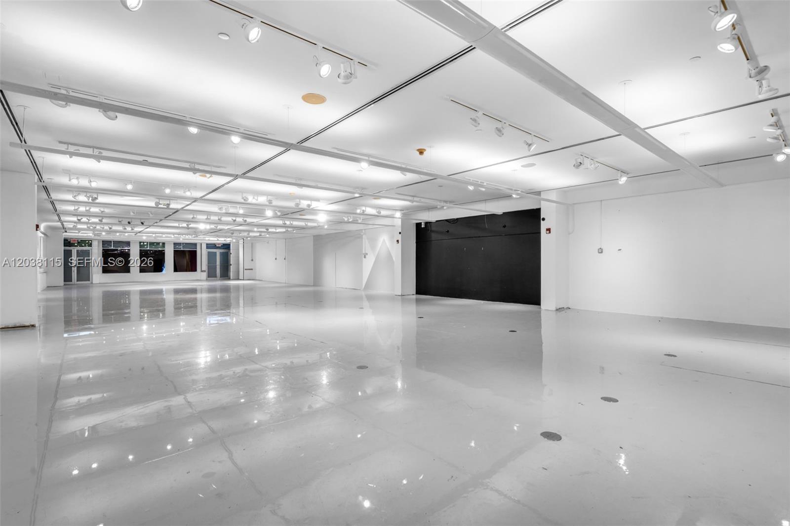 721 Collins Avenue Property Photo 39