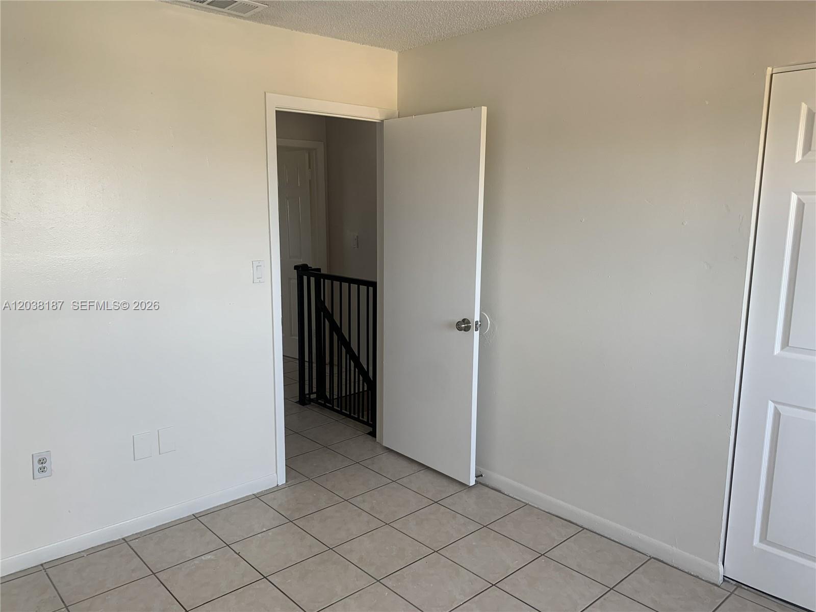2319 W 60th Street D212 Property Photo 10