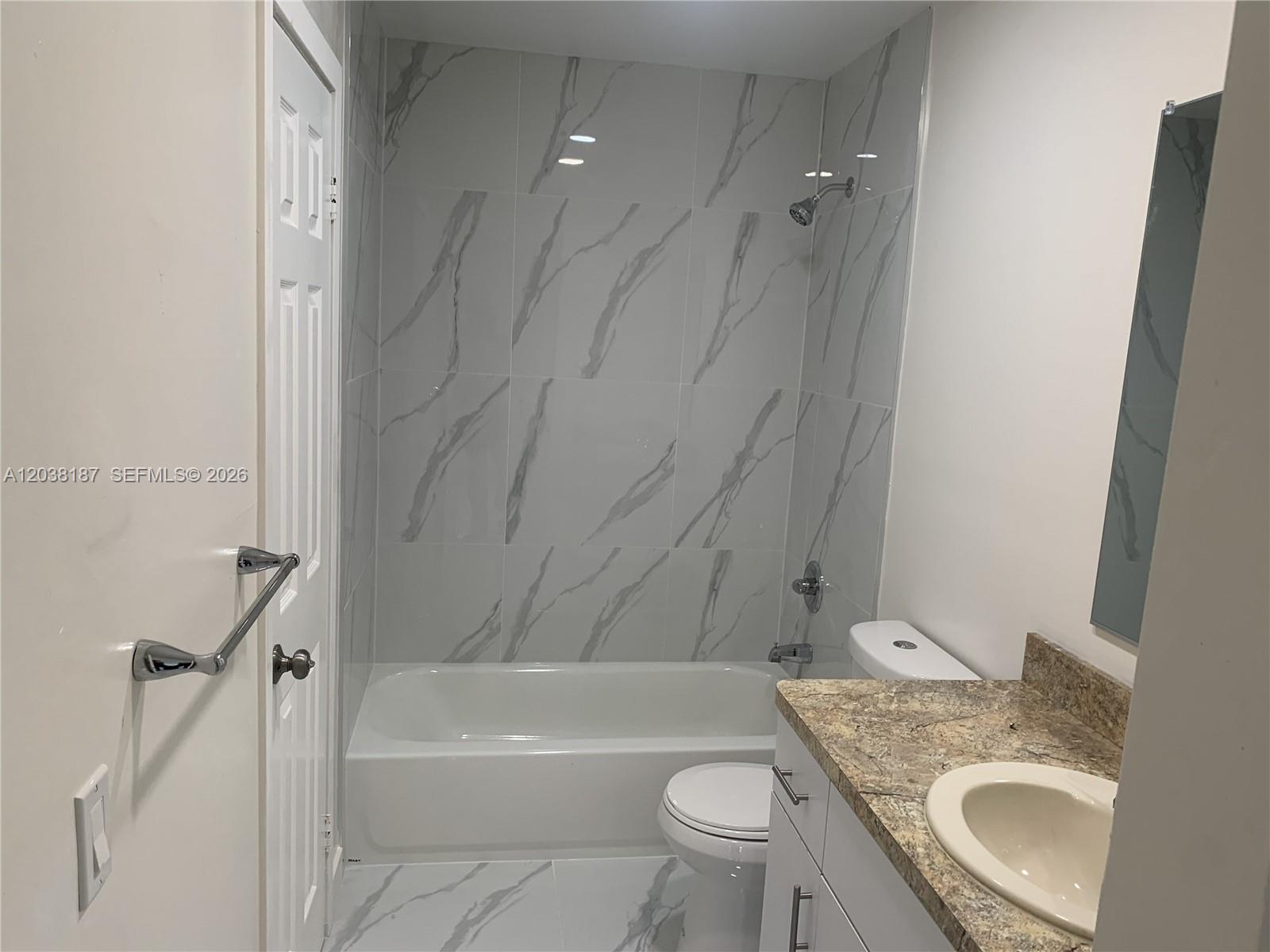 2319 W 60th Street D212 Property Photo 11