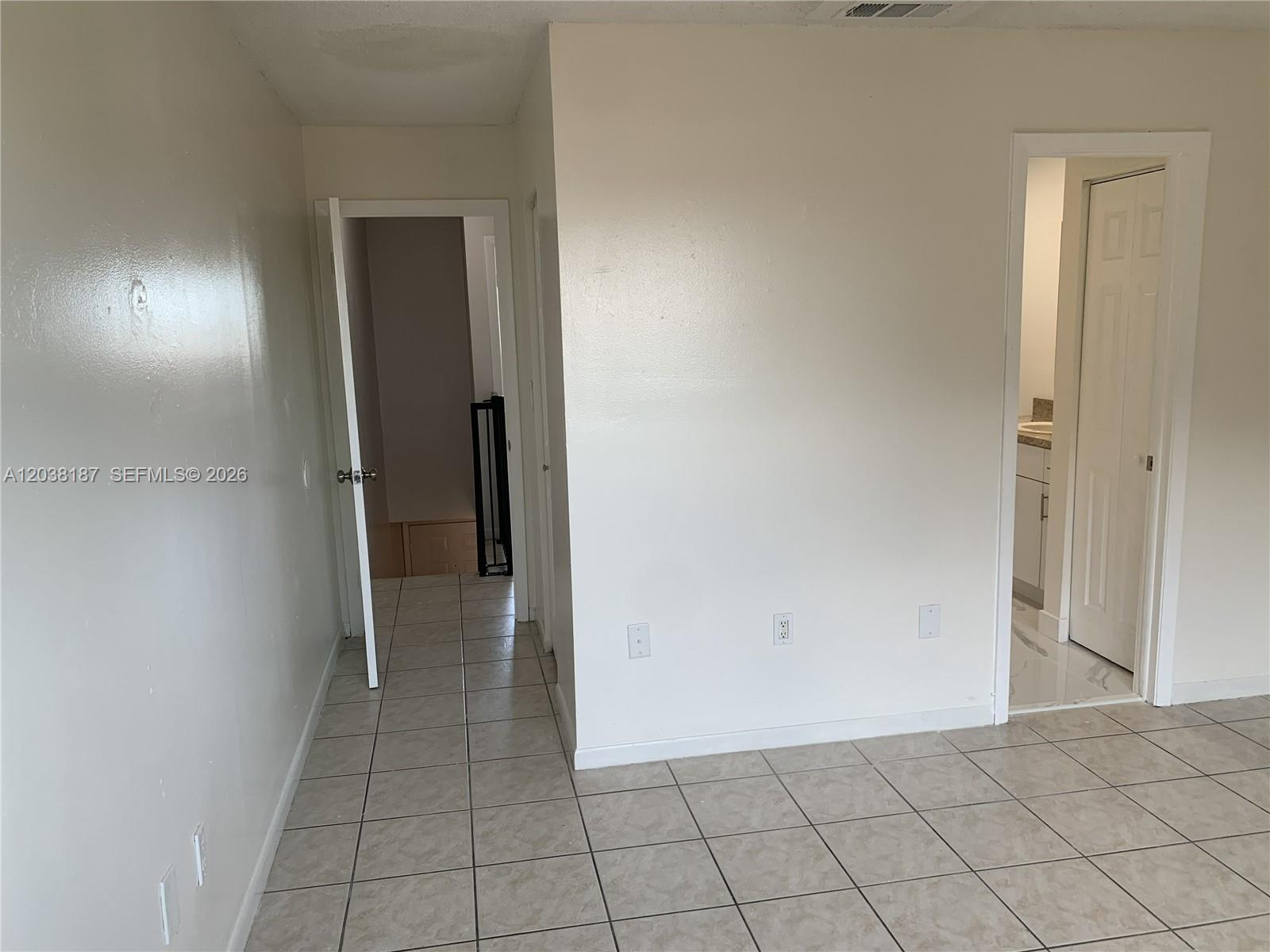 2319 W 60th Street D212 Property Photo 15