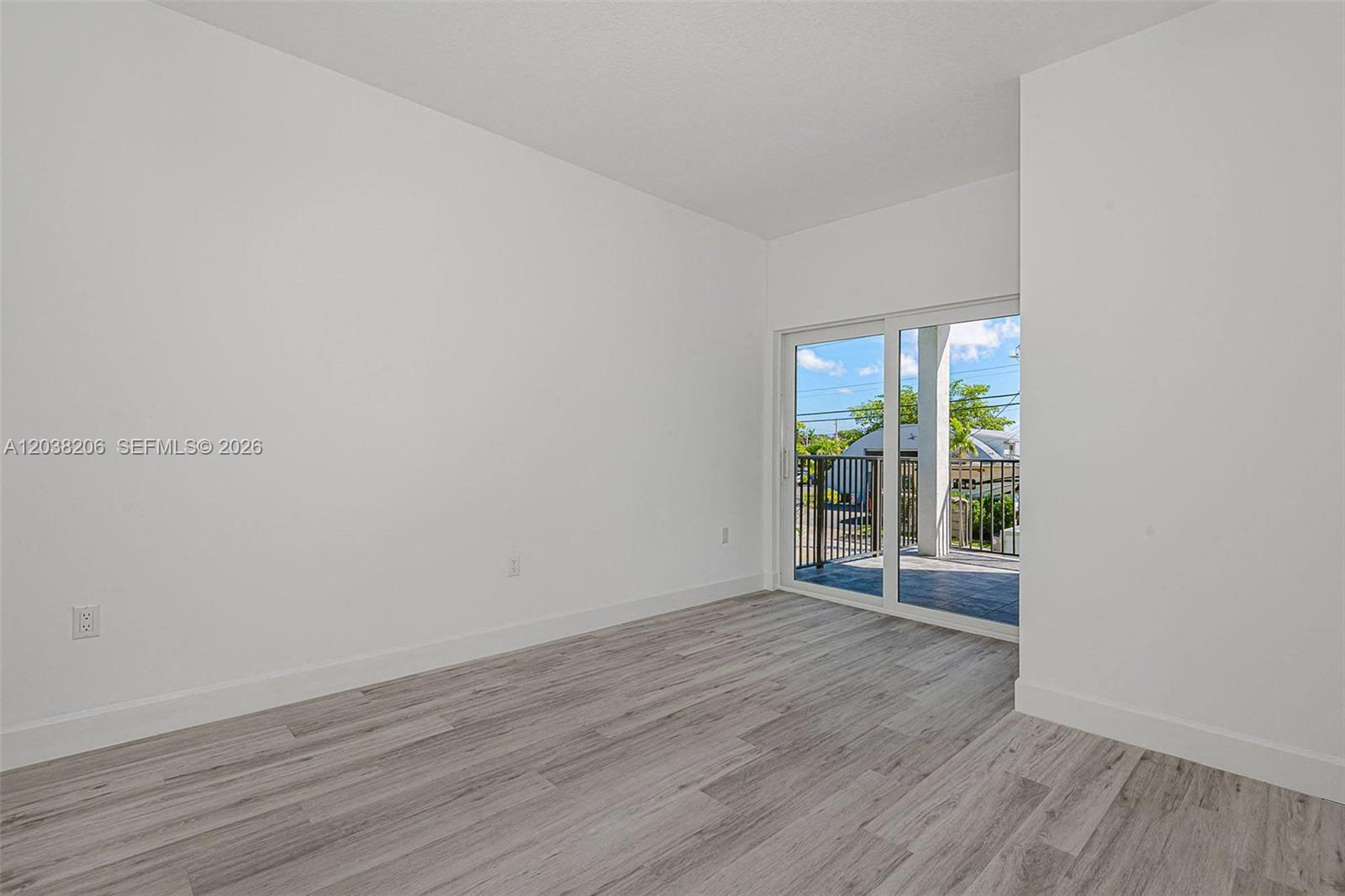 635 Nw 30 Terrace Property Photo 3