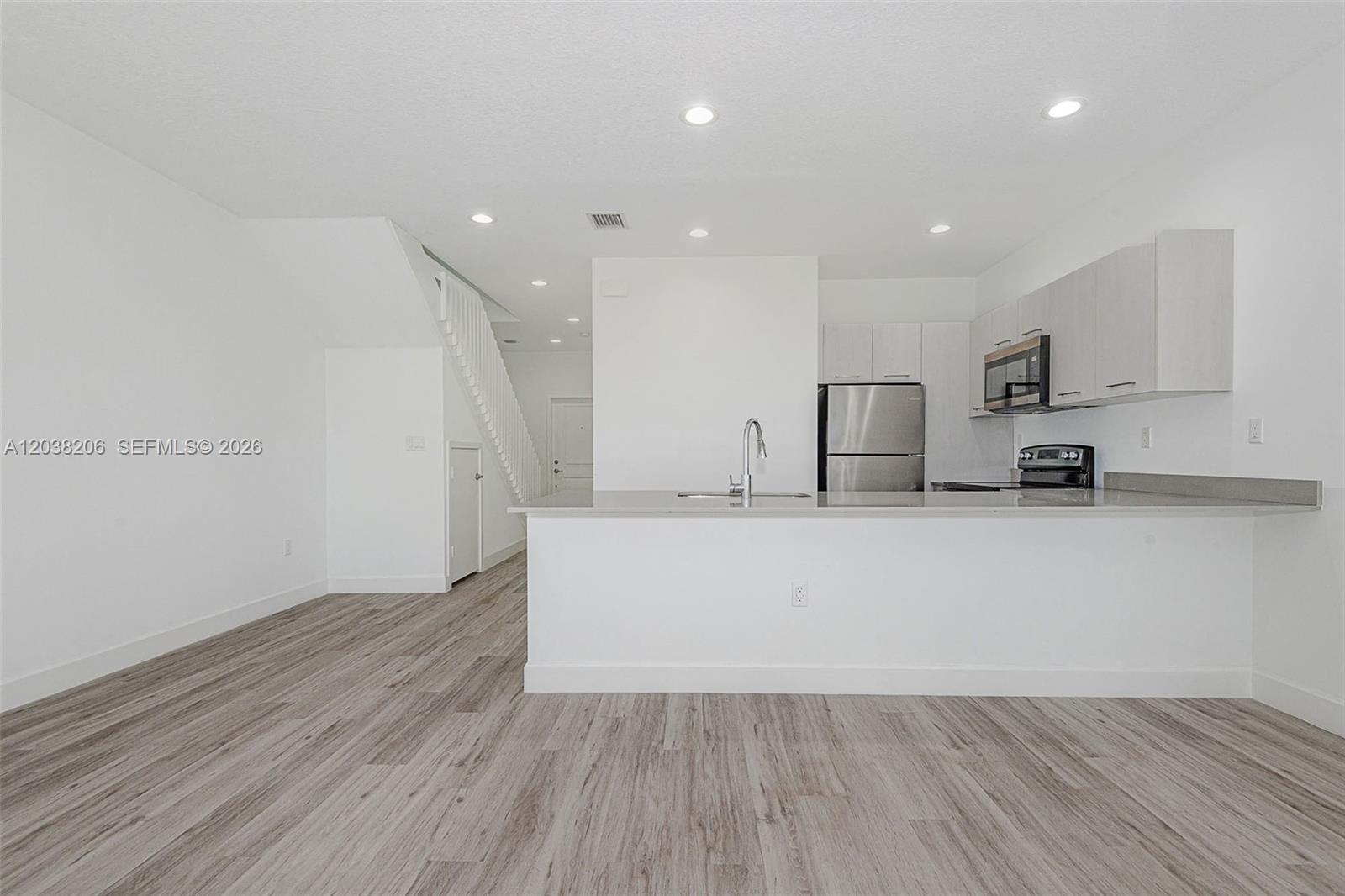 635 Nw 30 Terrace Property Photo 8