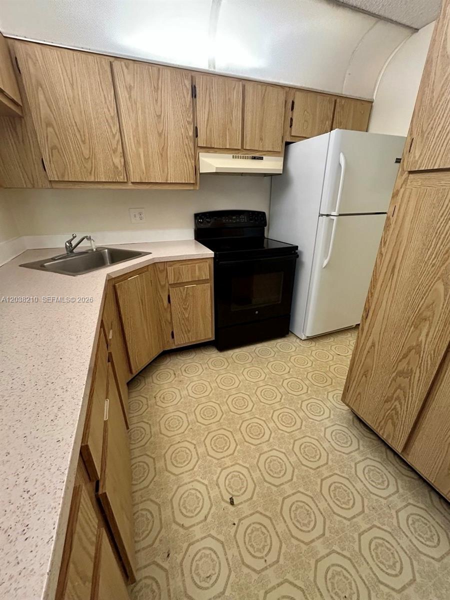 1113 Green Pine Boulevard H2 Property Photo 5
